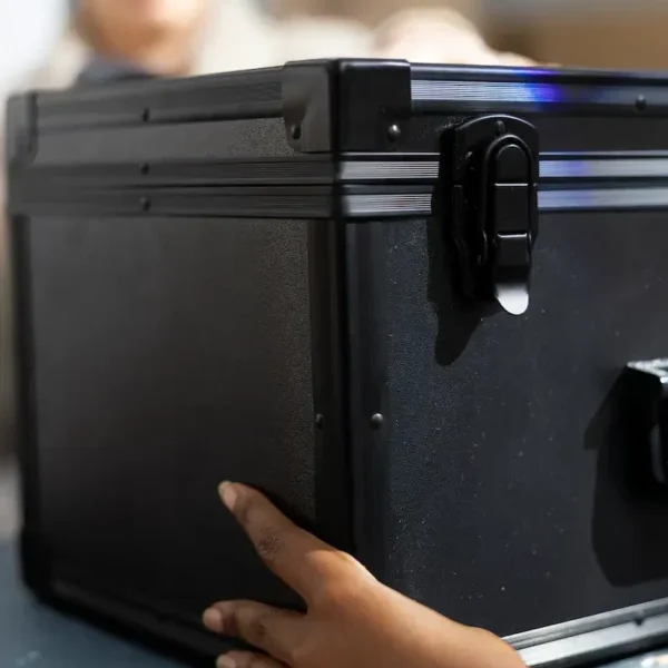 Coffre-fort hôtel format laptop avec clavier digital rétroéclairé